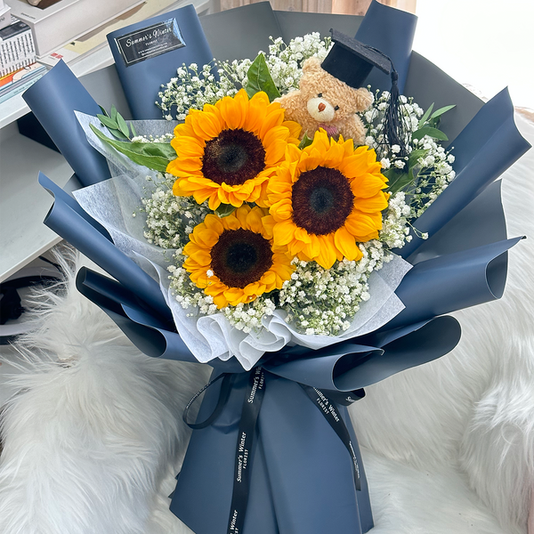 Graduation flowers by Summer's Winter Florist Singapore