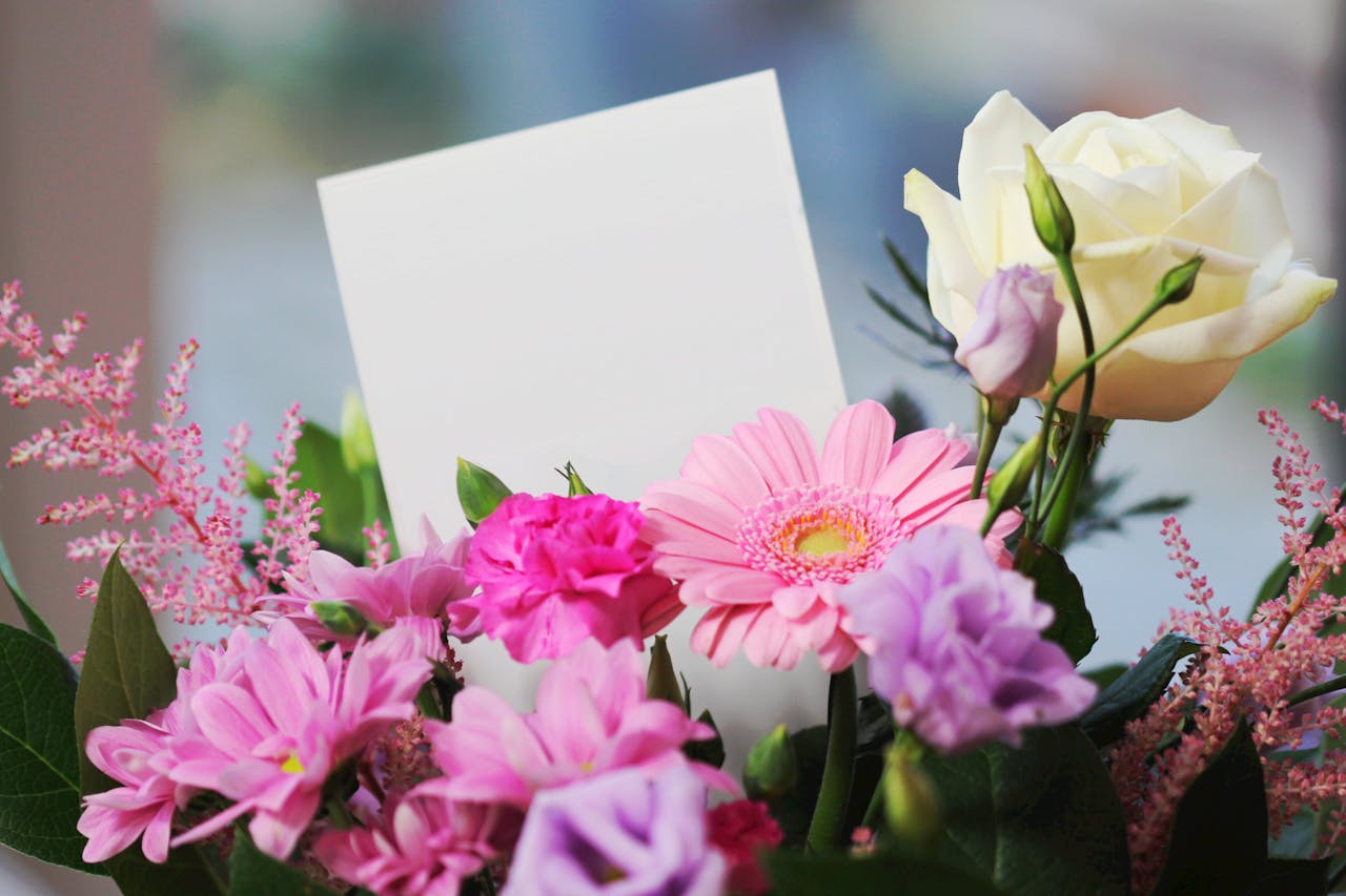 The Art of Gifting Flowers in Singapore: A Cultural Perspective