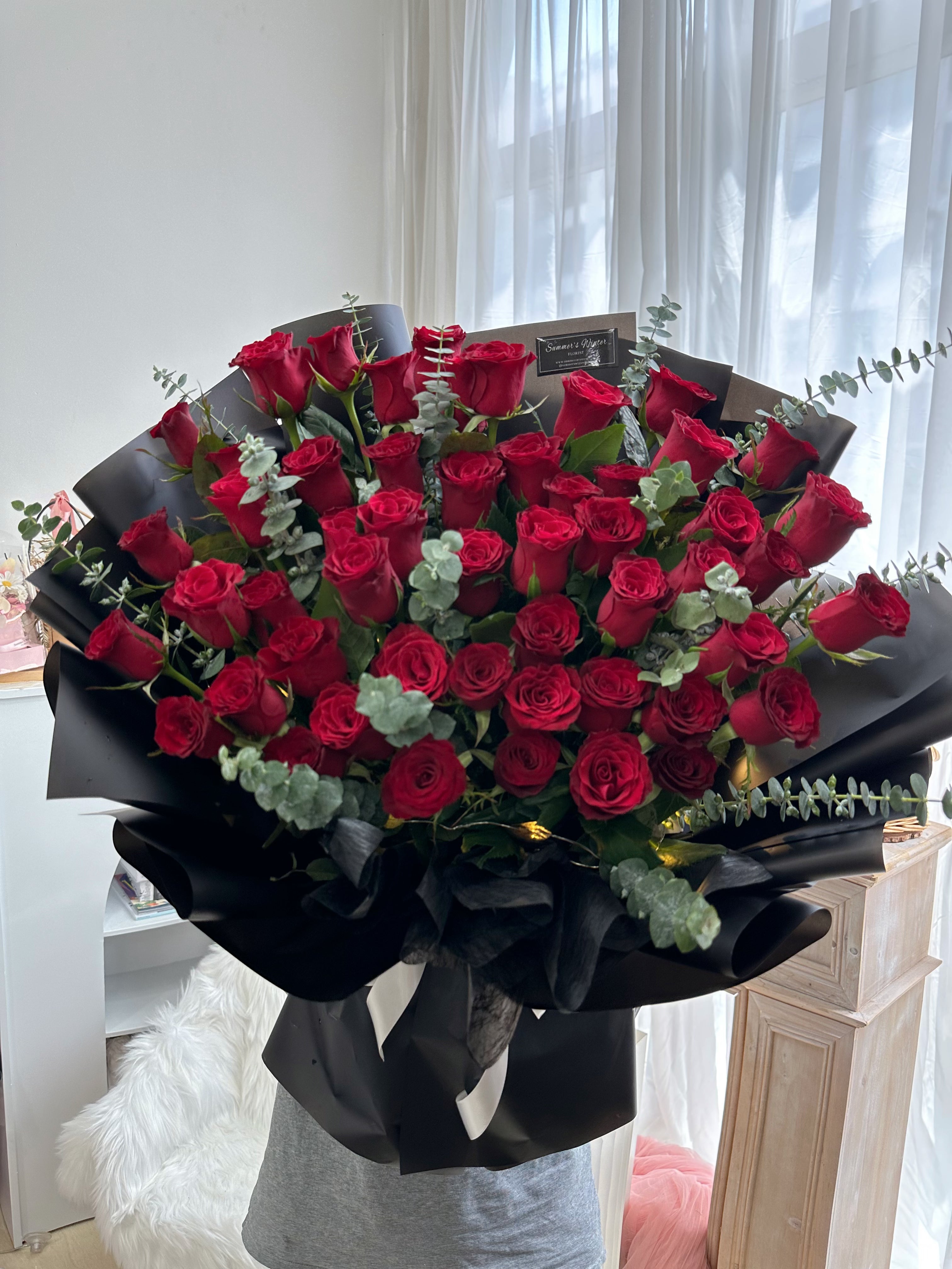 52 Roses Crimson Valentine (52 Red Roses)