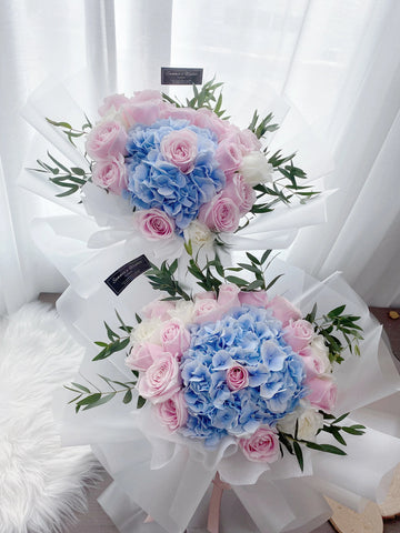 Pink Roses & Blue Hydrangeas