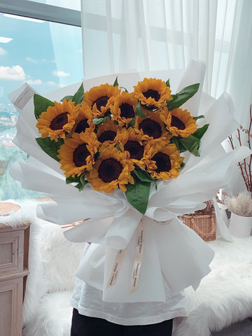 Sunshine ( 12 Sunflowers )